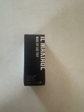 IL MAKIAGE Flawless Base Foundation - Black and White Packaging